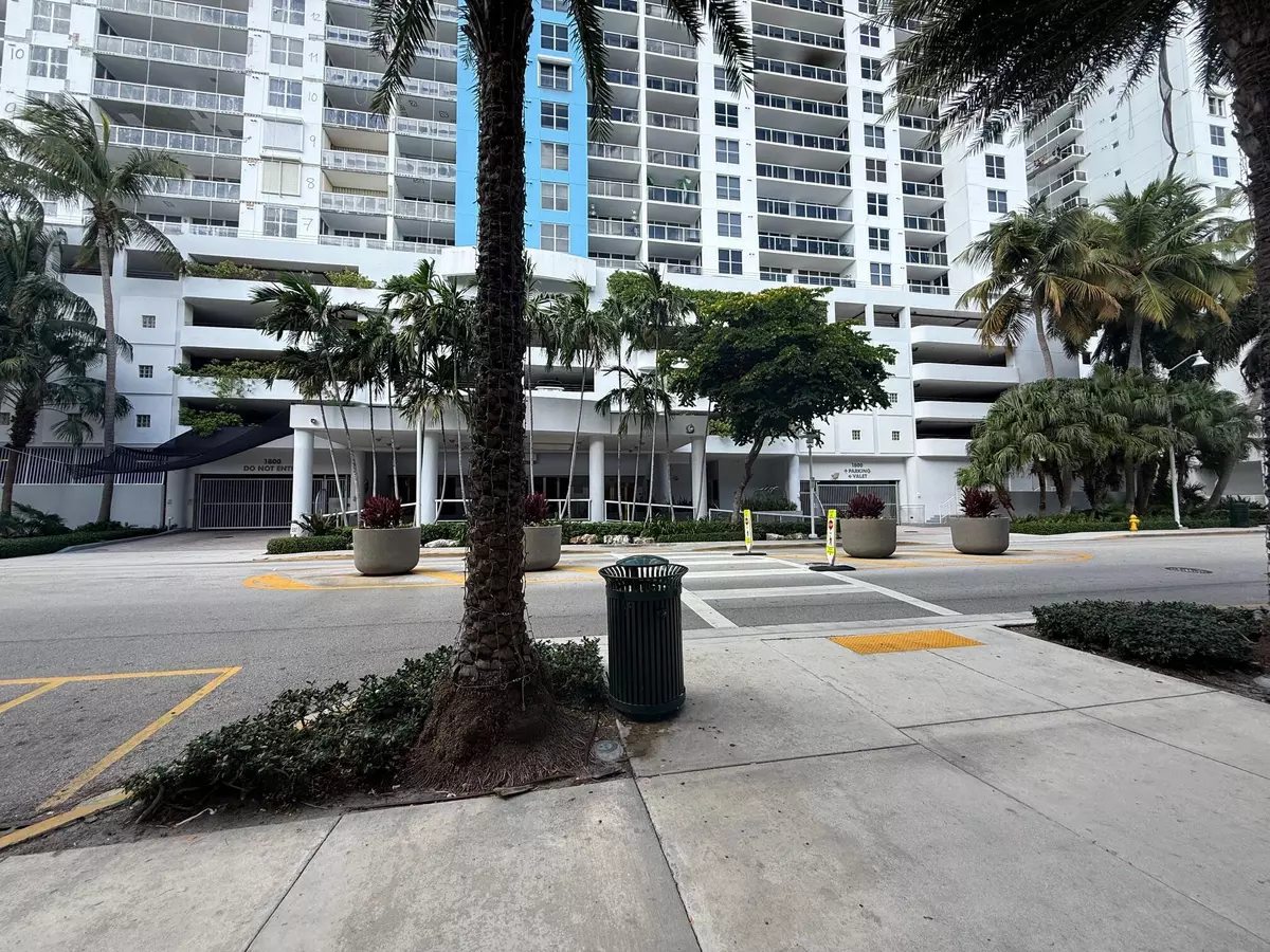Miami Beach, FL 33139,1800 Sunset Harbou DR 6