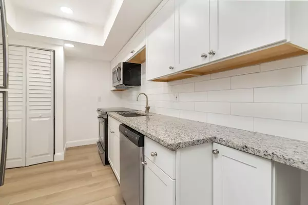 West Palm Beach, FL 33409,505 Spencer DR 207