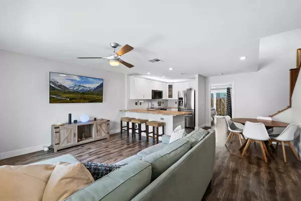 1320 W Cypress WAY, Palm Springs, FL 33406