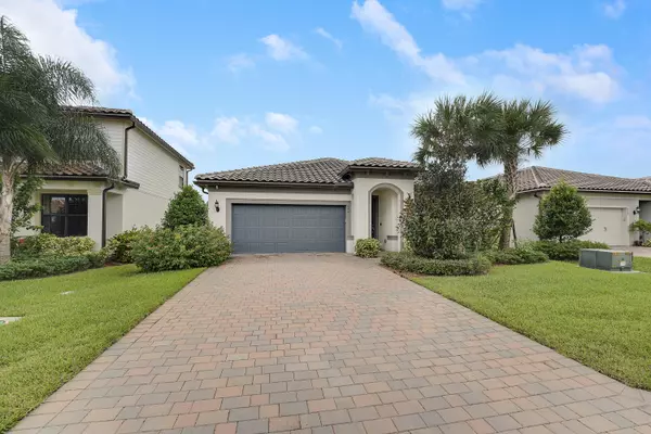 Port Saint Lucie, FL 34984,534 SE Crathes ST