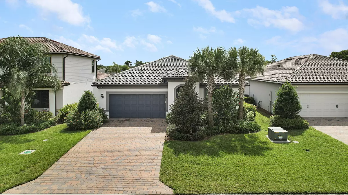 Port Saint Lucie, FL 34984,534 SE Crathes ST