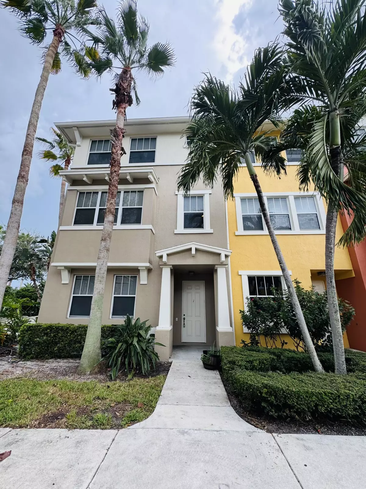 West Palm Beach, FL 33401,441 Amador LN 1