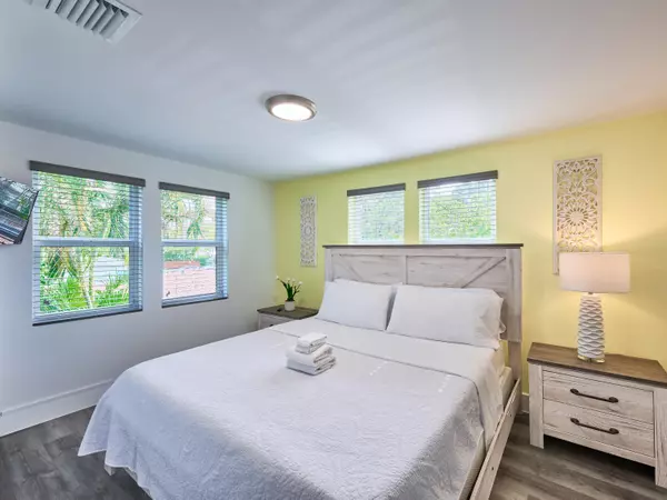 2020 Washington ST 4, Hollywood, FL 33020