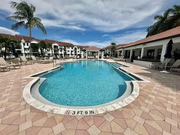 Boynton Beach, FL 33435,402 Villa CIR