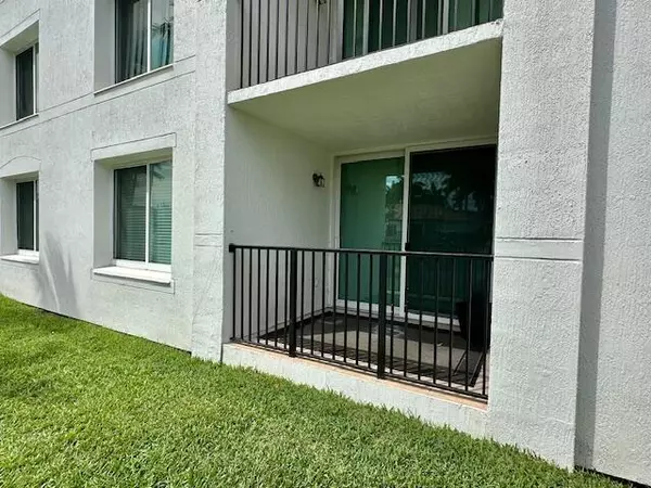 Boynton Beach, FL 33435,402 Villa CIR