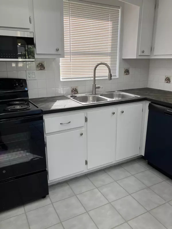 West Palm Beach, FL 33415,5263 Cresthaven BLVD A