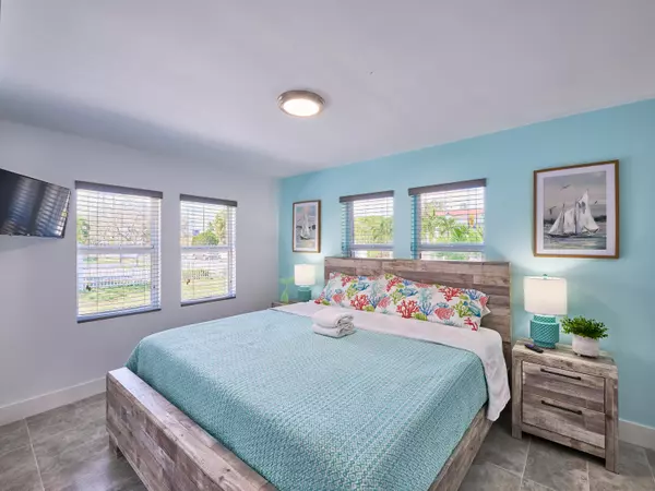 2020 Washington ST 7, Hollywood, FL 33020