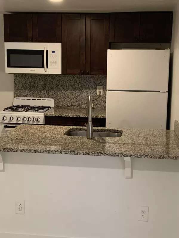 West Palm Beach, FL 33405,4561 Lake AVE 9