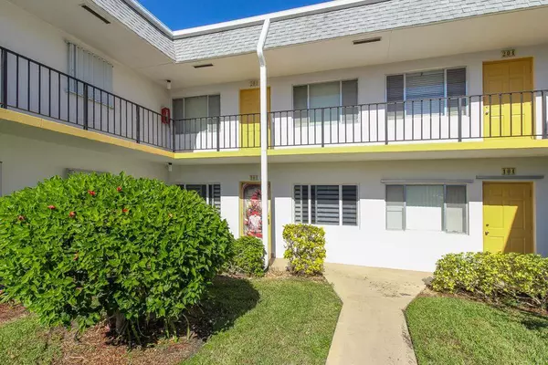 Lake Worth Beach, FL 33461,2920 Lake Osborne DR 103