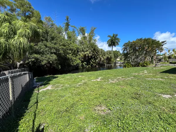 Lake Worth, FL 33462,2141 Hypoluxo RD