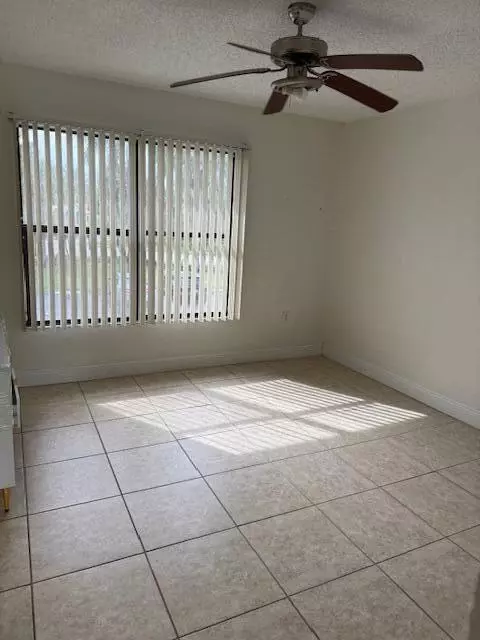 West Palm Beach, FL 33411,1562 Lake Crystal DR E