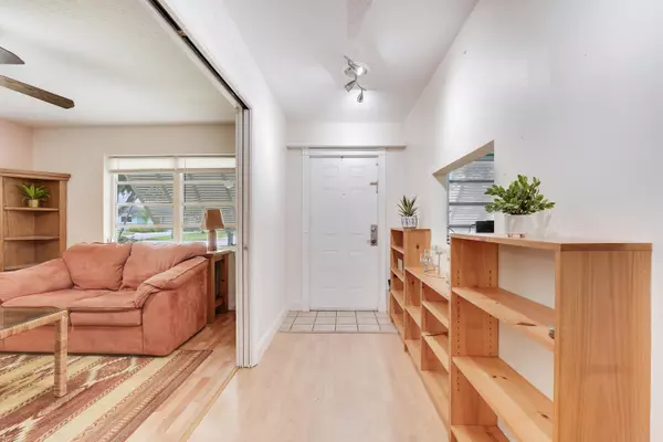 Haverhill, FL 33417,1082 Pineway DR