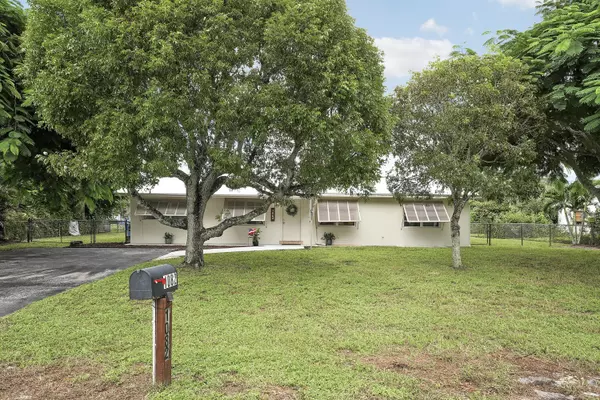 Haverhill, FL 33417,1082 Pineway DR