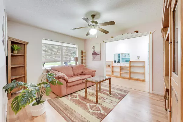 Haverhill, FL 33417,1082 Pineway DR