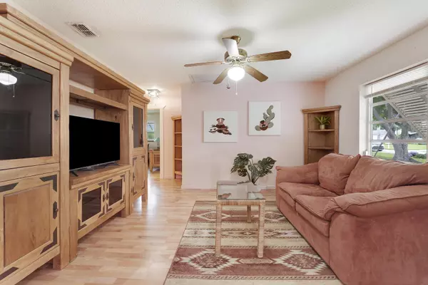 Haverhill, FL 33417,1082 Pineway DR