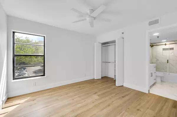 Delray Beach, FL 33446,7290 Kinghurst DR 301