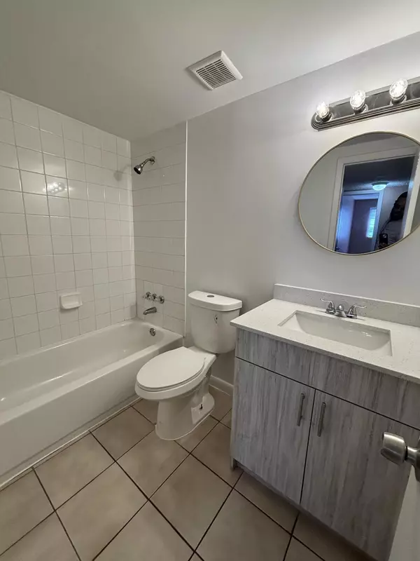 Lauderdale Lakes, FL 33311,3710 NW 21st ST 313