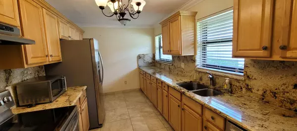 Greenacres, FL 33463,6060 Baywood LN