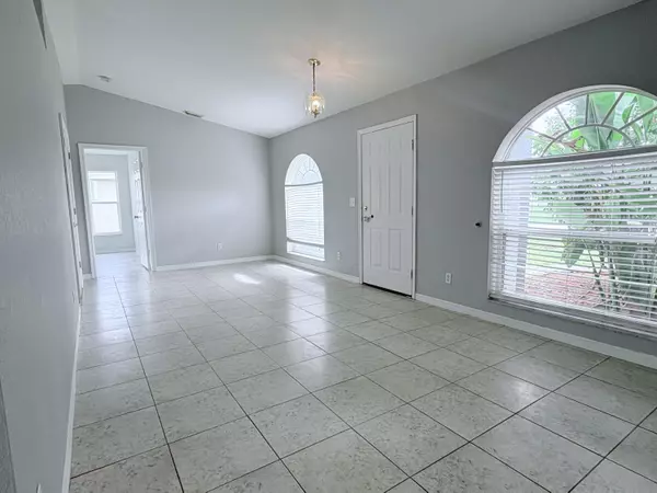 Port Saint Lucie, FL 34983,441 SE Starflower AVE