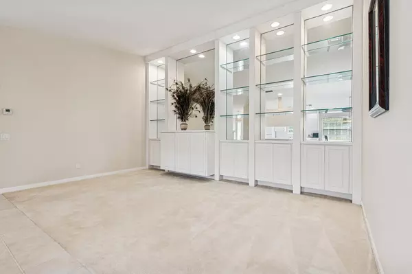 West Palm Beach, FL 33411,7885 Olympia DR
