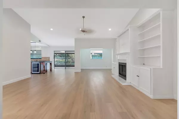 Palm Beach Gardens, FL 33418,13692 Crosspointe DR