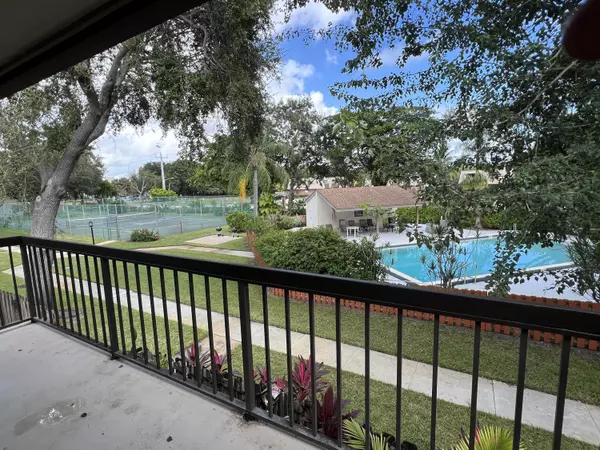 Palm Beach Gardens, FL 33410,3402 Gardens East DR 18b