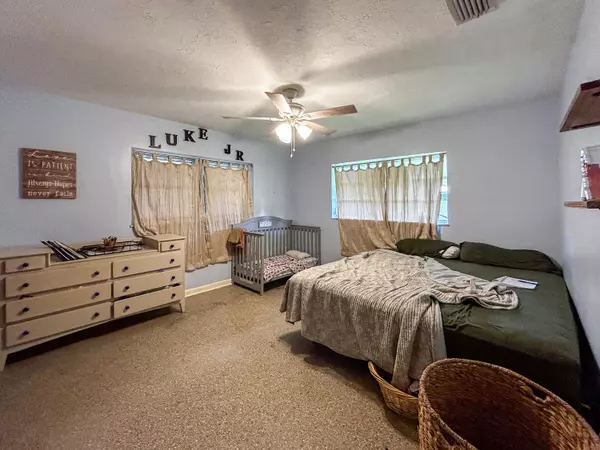 Port Saint Lucie, FL 34952,768 Cypress ST