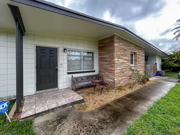 Port Saint Lucie, FL 34952,768 Cypress ST