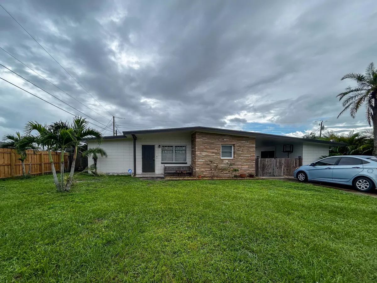 Port Saint Lucie, FL 34952,768 Cypress ST
