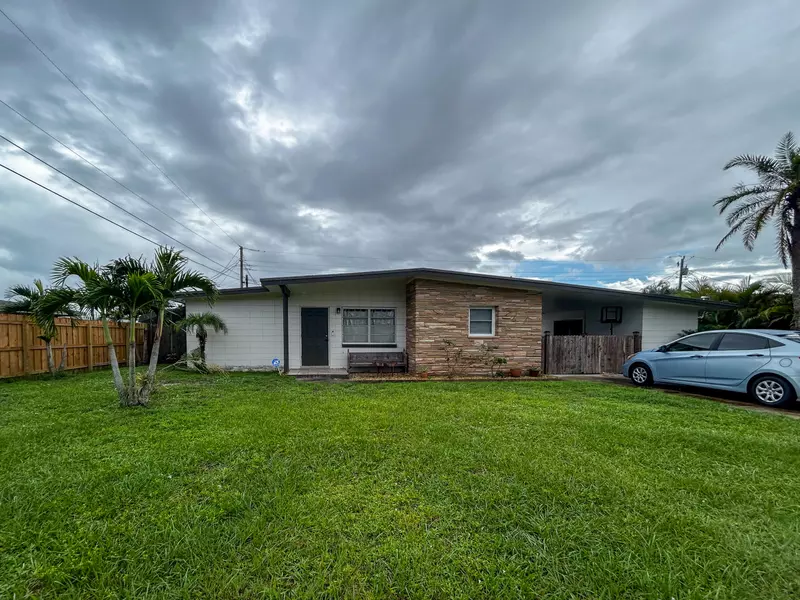 768 Cypress ST, Port Saint Lucie, FL 34952