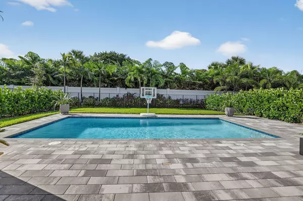 Boca Raton, FL 33434,8366 Essex Country Club DR