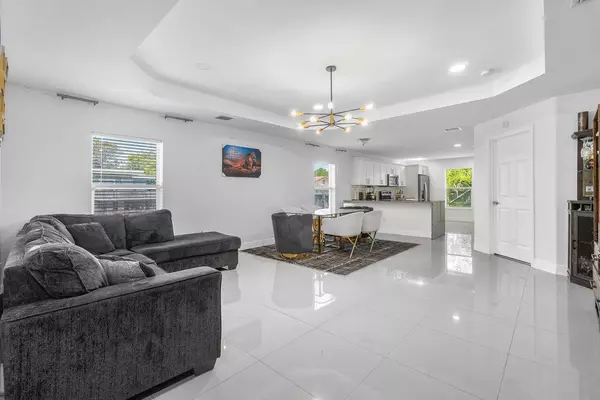 West Palm Beach, FL 33405,625 Forest Hill BLVD