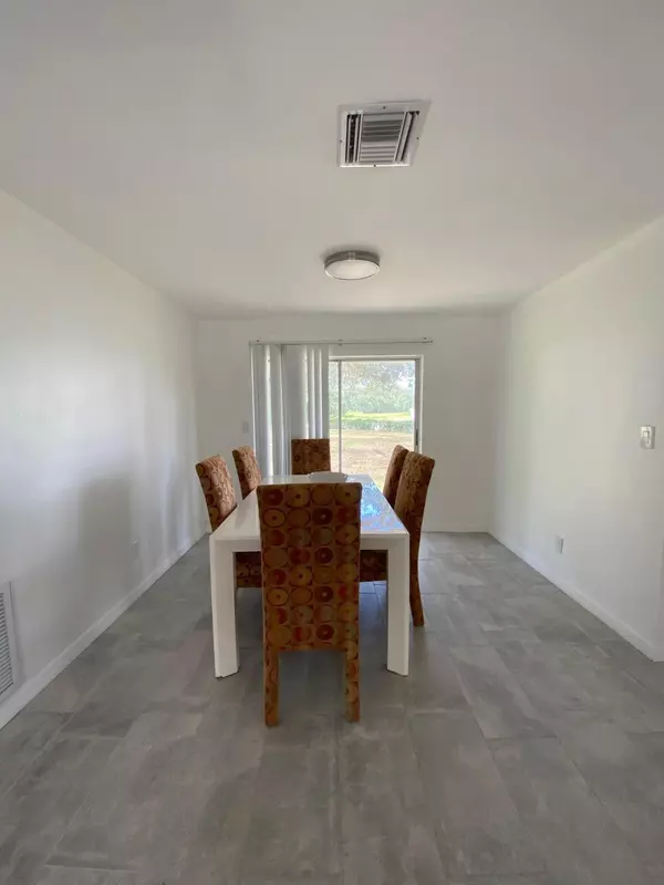 Okeechobee, FL 34972,405 NE 131st LN