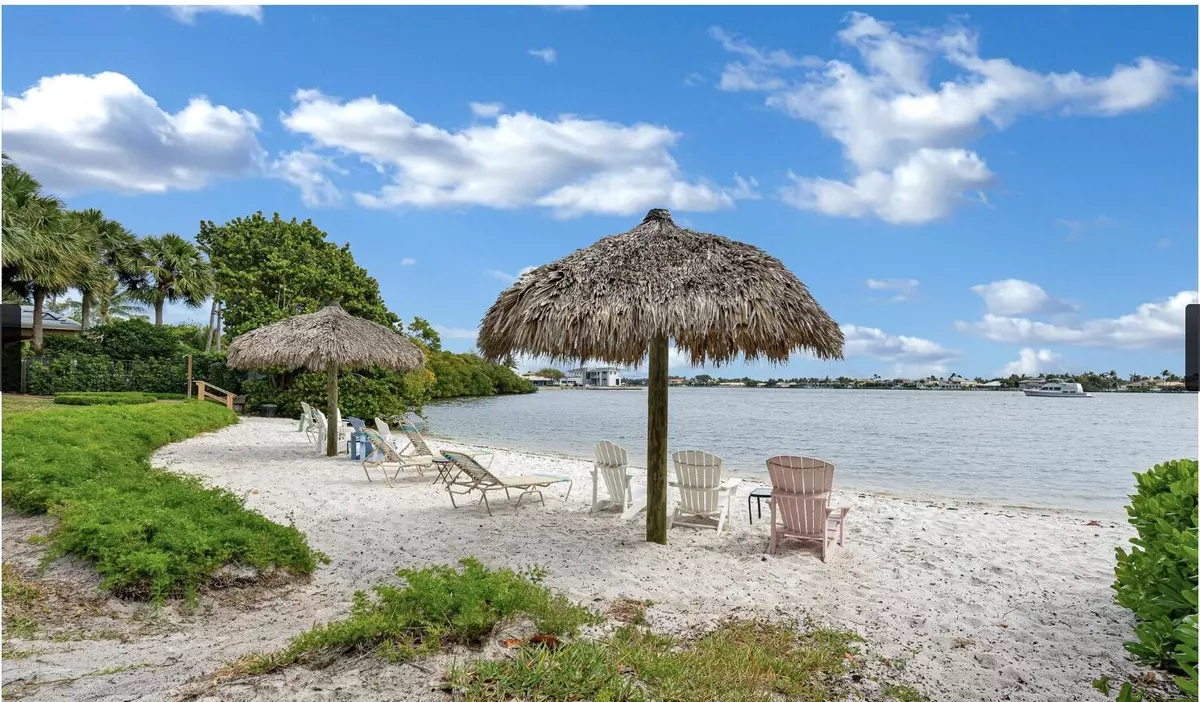 Hypoluxo, FL 33462,200 Scotia DR 305