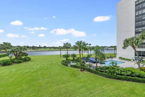 North Palm Beach, FL 33408,356 Golfview RD 301