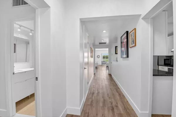 Delray Beach, FL 33445,830 Greensward CT 107-H