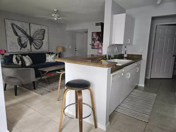 Tequesta, FL 33469,284 Village BLVD 9109