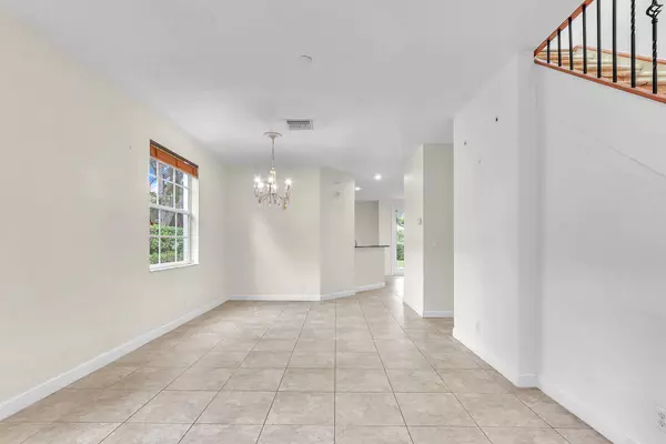 Palm Beach Gardens, FL 33410,740 Duchess CT