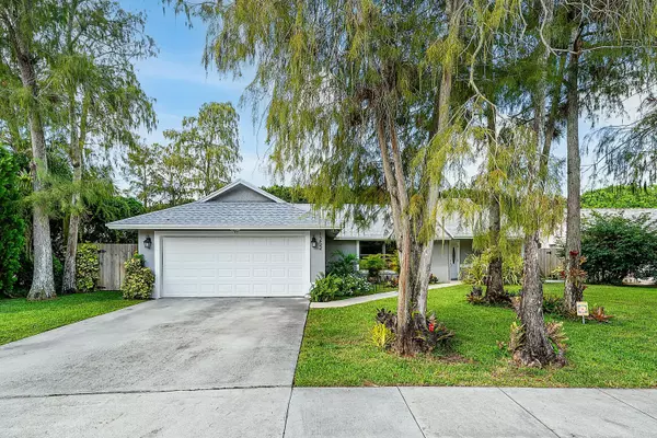 1252 Raintree LN, Wellington, FL 33414