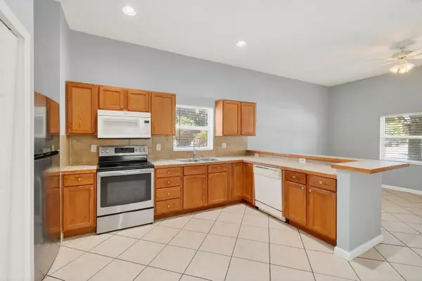 Lake Worth Beach, FL 33460,332 S E ST