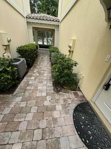 500 Capistrano DR, Palm Beach Gardens, FL 33410