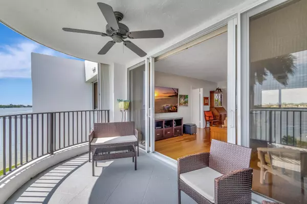 Hypoluxo, FL 33462,8200 Lakeshore DR 506