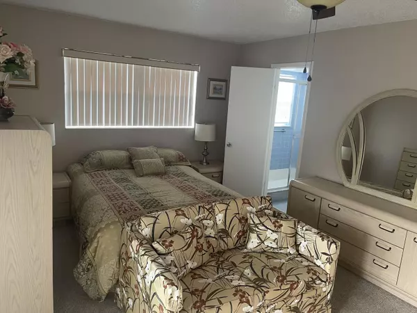 West Palm Beach, FL 33417,424 Chatham U