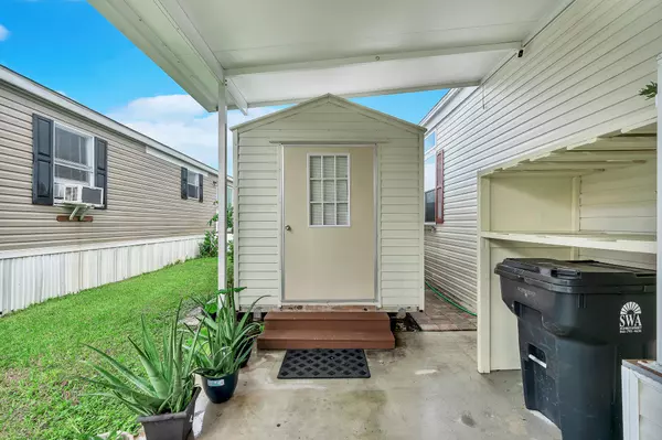 Lake Worth, FL 33467,124 Plantation BLVD