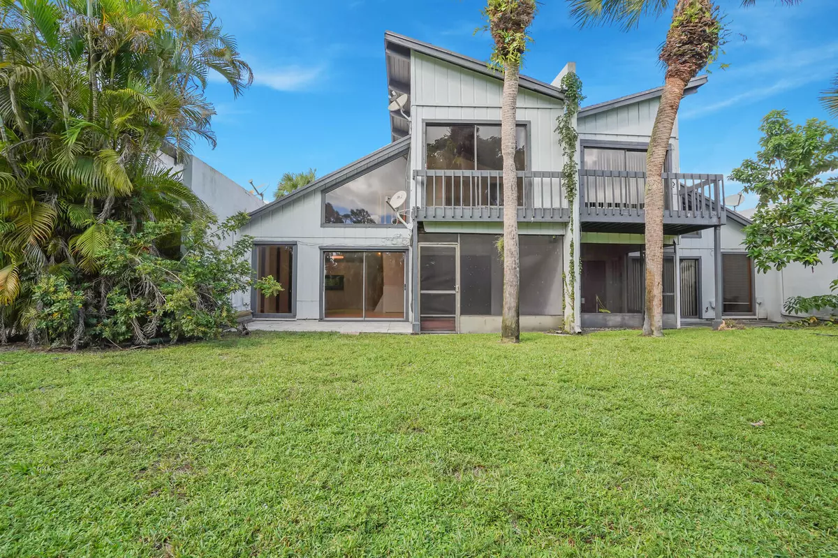 Royal Palm Beach, FL 33411,100 Sparrow DR 3