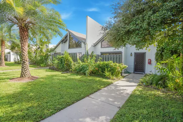 Royal Palm Beach, FL 33411,100 Sparrow DR 3