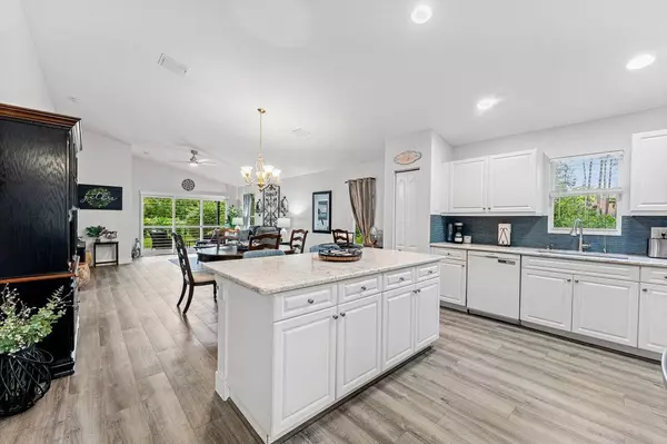 Stuart, FL 34997,8828 SW Horizon CT