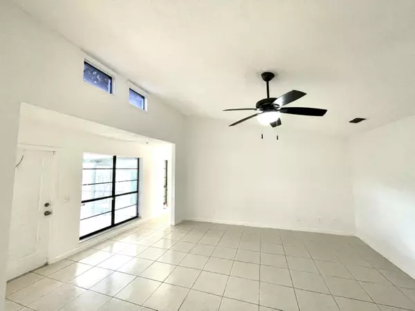 Palm Springs, FL 33461,1020 Manor DR 1-C