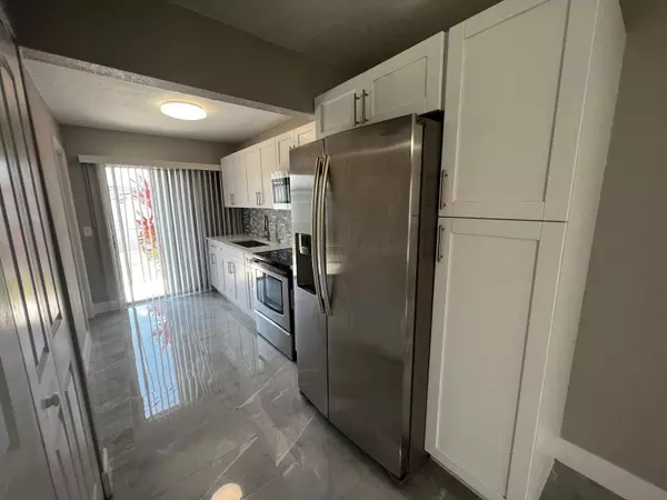 West Palm Beach, FL 33415,2067 Laura LN B