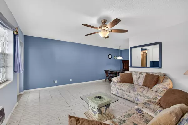 West Palm Beach, FL 33417,176 Windsor H